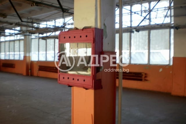 Просторен цех под наем в Промишлената зона на гр. Сандански, city of Sandanski - снимка 4