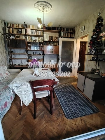 "ДИМОНА 10" ООД продава едностаен апартамент в централен южен район - снимка 1