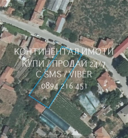 Код 62975. Парцел 900м2, със стара паднала постройка. Прекаран ток и помпа за вода, в двора има фург - снимка 1