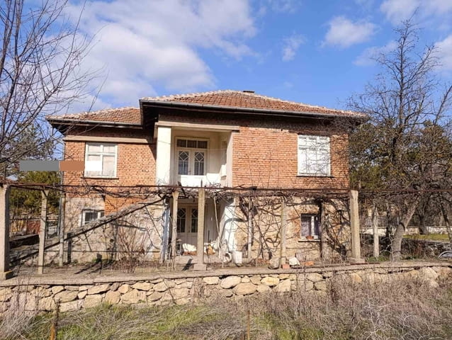 КЪЩА с ДВОР в с. Българин обл. Хасково 2-floor, Brick, 162 m2 - village Balgarin | Houses & Villas - снимка 8