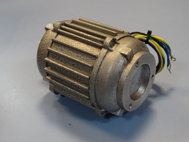 Ел. двигател за хладилни инсталации ”Елпром”-Тетевен АРХВ-25/4 220V - снимка 4