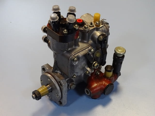 Горивно нагнетателна помпа (ГНП) за трактор "Владимировец" 48.1111004 ВЗТА Д3900 - снимка 1