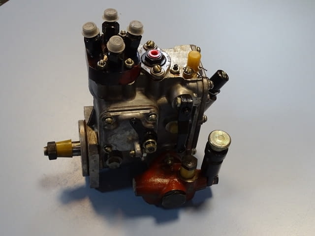 Горивно нагнетателна помпа (ГНП) за трактор "Владимировец" 48.1111004 ВЗТА Д3900 - снимка 2