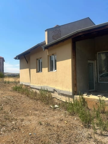 КЪЩА с двор в с. Марково - Пловдив 2-етажна, Тухла, 152 м2 - село Марково | Къщи / Вили - снимка 2