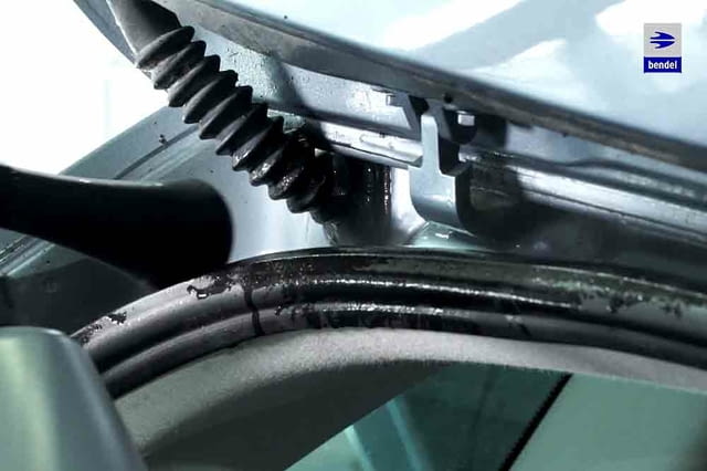 Детайлинг технологии: почистване на интериори, прецизно изпиране на тапицерии, седалки и тавани - снимка 6