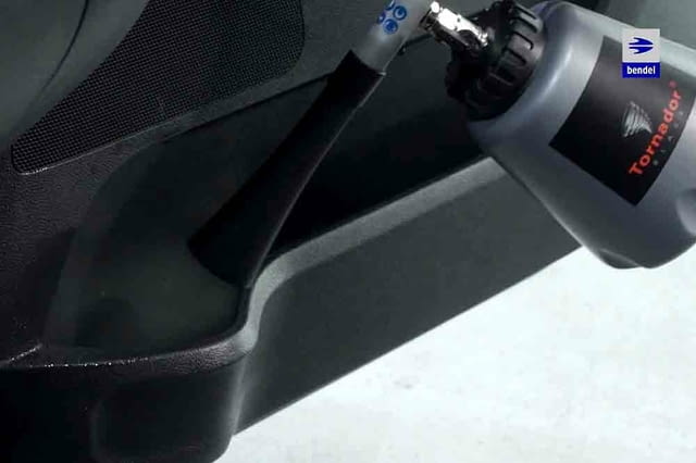 Детайлинг технологии: почистване на интериори, прецизно изпиране на тапицерии, седалки и тавани - снимка 7