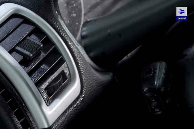 Детайлинг технологии: почистване на интериори, прецизно изпиране на тапицерии, седалки и тавани - снимка 8