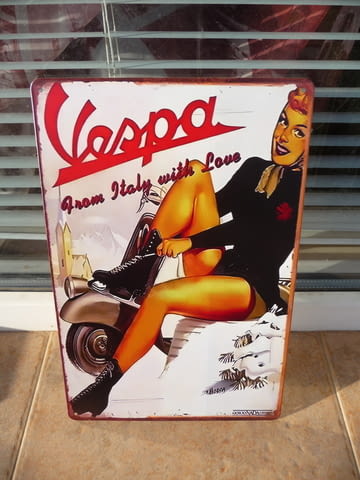 Метална табела Vespa От Италия с любов скутер мотор мотопед, city of Radomir - снимка 1