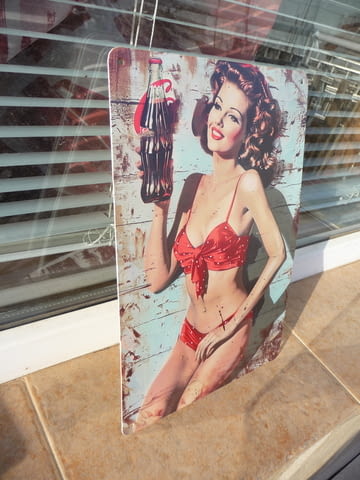 Метална табела Coca Cola момиче с червен бански червенокоса, city of Radomir - снимка 2