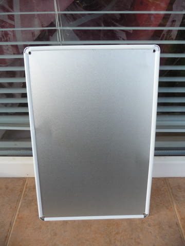 Метална табела Мацка с изрязани дънки токчета ремонтира кола еротика - снимка 3