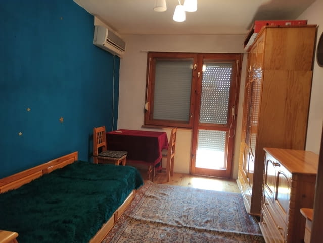 Продавам етаж от къща четиристаен апартамент в супер центъра на Пловдив - снимка 2