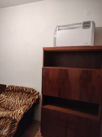 Продавам етаж от къща четиристаен апартамент в супер центъра на Пловдив - снимка 4