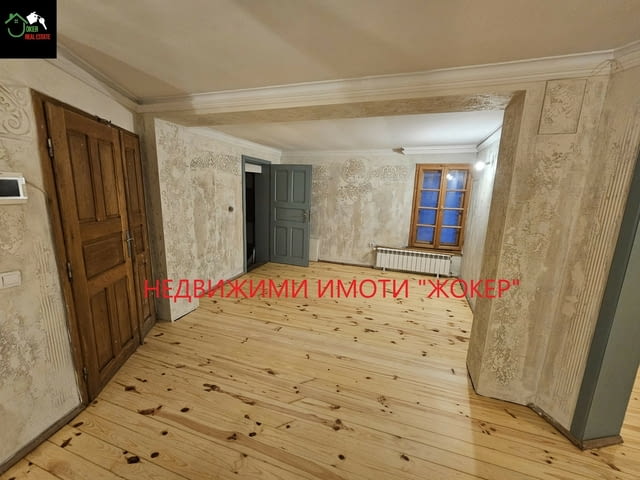 Двуетажна къща в гр. Велико Търново, city of Veliko Tarnovo | Houses & Villas - снимка 5