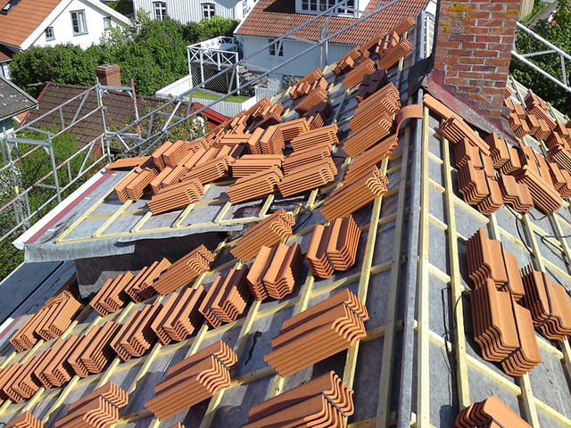 Покриви хидроизолация обшиване на комини навеси Реставриране на къщи. . - снимка 1