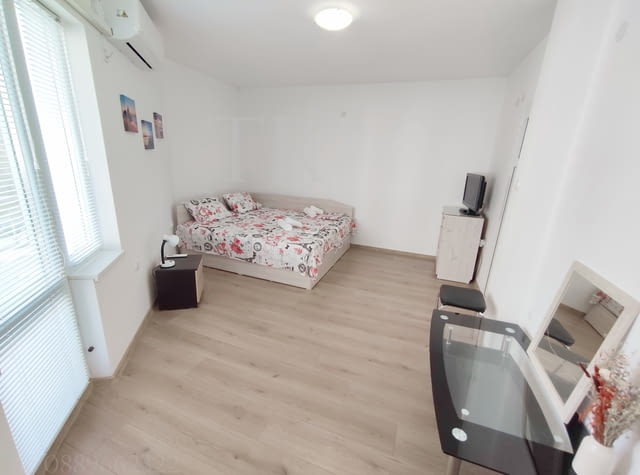 100 метра до Морска градина, тристаен апартамент ”Плаж 3” за нощувки, ж.к. Лазур, Бургас, под наем - снимка 8