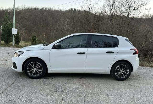 Peugeot 308 1.5BlueHDI - 87000км. 2020г. Дизел, Ръчна, Хечбек - град Троян | Автомобили / Джипове - снимка 4